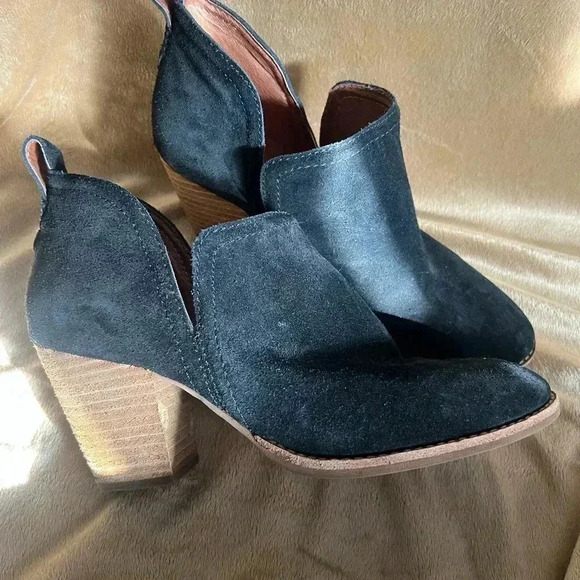 Jeffrey Campbell slip on Chelsea booties in black suede - Picture 2 of 7